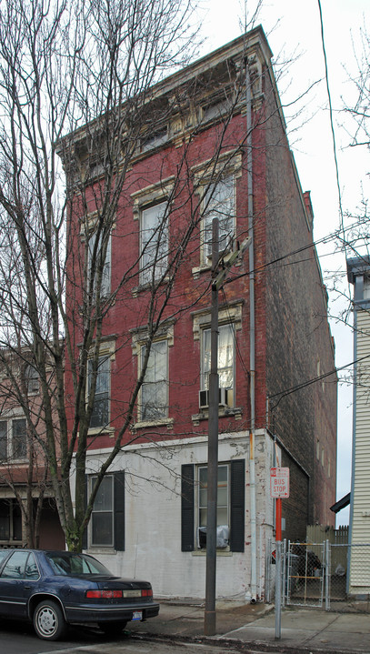 2411 W McMicken Ave in Cincinnati, OH - Building Photo