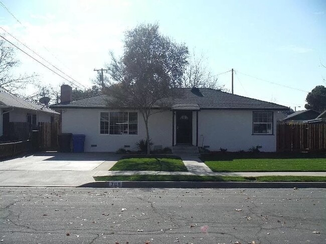 property at 709 W Malone St