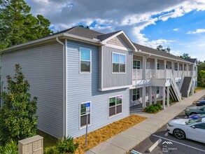 Spring Village Apartments in Spring Hill, FL - Building Photo - Building Photo