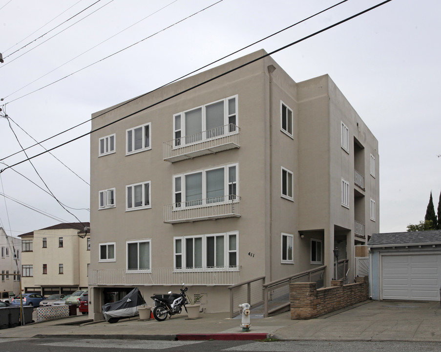 411 Wayne Ave in Oakland, CA - Foto de edificio