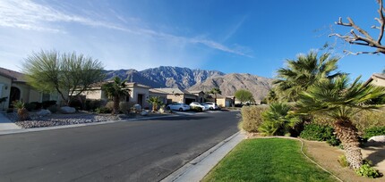 716 Summit Dr in Palm Springs, CA - Building Photo - Building Photo