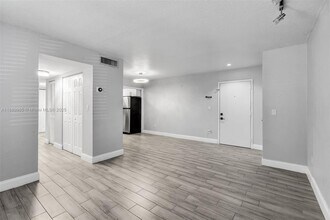 1885 W 56th St in Hialeah, FL - Building Photo - Building Photo