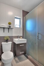 1952 N Beachwood Dr in Los Angeles, CA - Building Photo - Building Photo