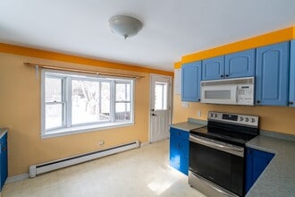 16 Katherine St in Brunswick, ME - Building Photo - Building Photo