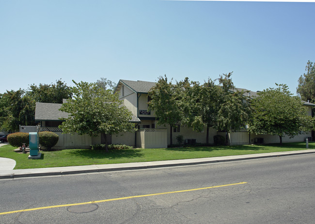 Springfield Manor in Reedley, CA - Building Photo - Building Photo