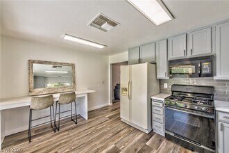 640 Whispering Palms Dr in Las Vegas, NV - Building Photo - Building Photo