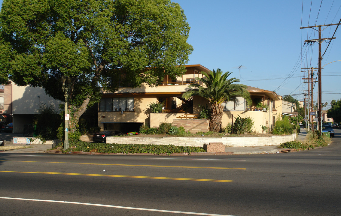 201 S Rampart Blvd in Los Angeles, CA - Building Photo