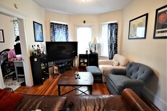 67 Washburn Ave, Unit #2 in Cambridge, MA - Building Photo - Building Photo
