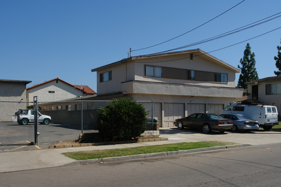 801 S Orange Ave in El Cajon, CA - Building Photo