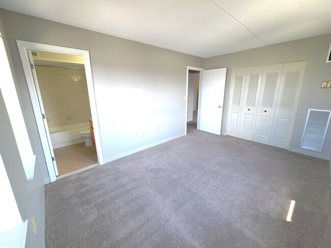 65 N Point Dr, Unit 601