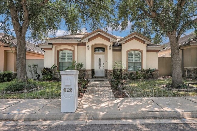 property at 612 E Thornhill Ave