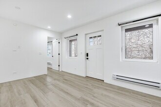 1025 N Harlem Ave, Unit B in Oak Park, IL - Foto de edificio - Building Photo