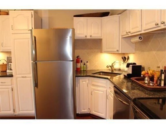 241 Beacon St in Boston, MA - Building Photo