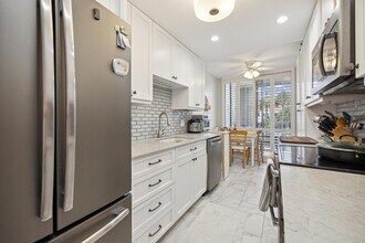 2860 S Ocean Blvd, Unit 2140 in Palm Beach, FL - Foto de edificio - Building Photo