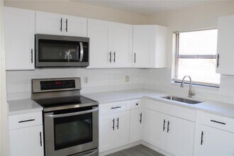 11637 Kerry Ct in Largo, FL - Building Photo - Building Photo