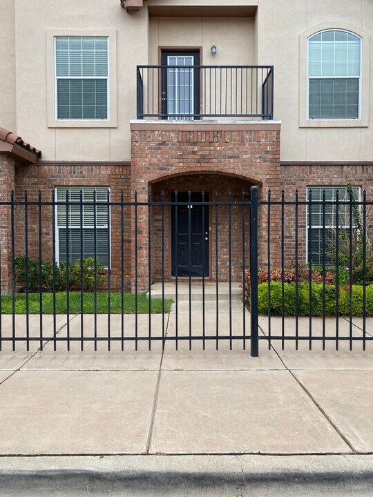 2104 Main St in Lubbock, TX - Building Photo