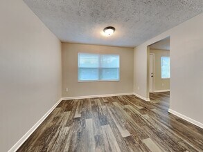 6053 John F Kennedy Dr N in Jacksonville, FL - Building Photo - Building Photo