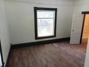 744 E Walnut St in Cushing, OK - Building Photo - Building Photo
