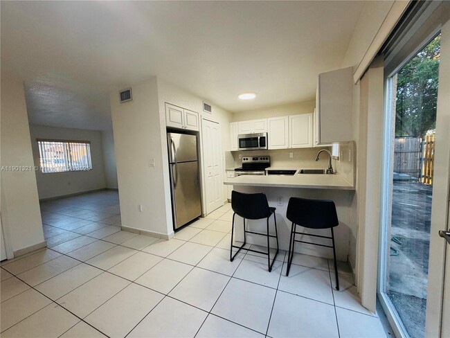 17302 NW 74th Ave in Hialeah, FL - Building Photo - Building Photo