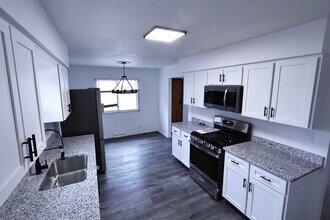 1702 Leighton Ave in Akron, OH - Building Photo - Building Photo