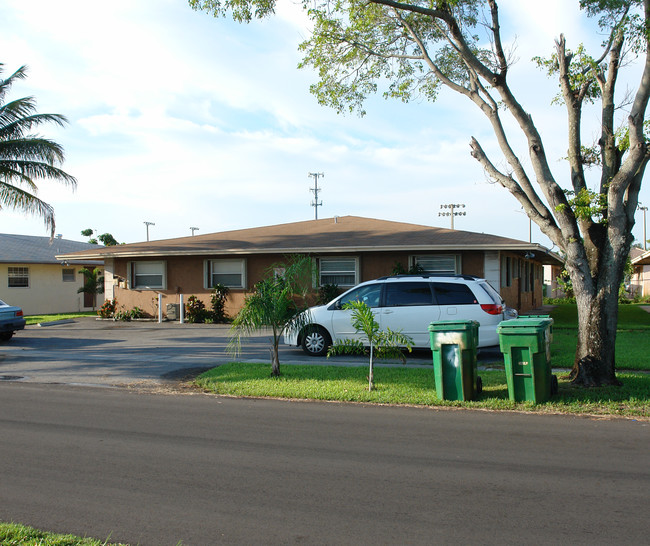 5210 NW 22nd St in Fort Lauderdale, FL - Building Photo - Building Photo