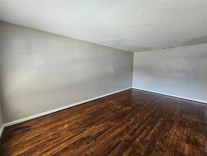 912 Harlandale Ave in Dallas, TX - Building Photo - Building Photo