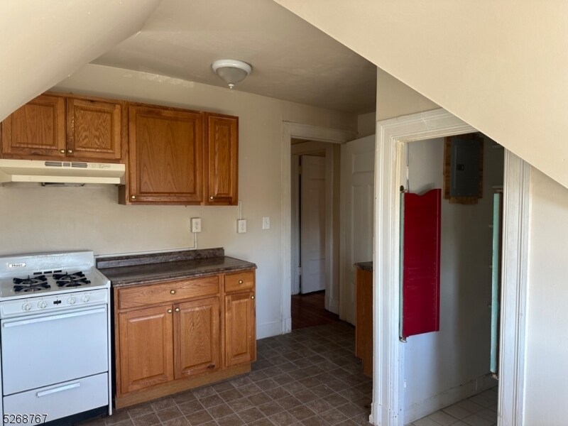 324 Claremont Ave in Montclair, NJ - Building Photo