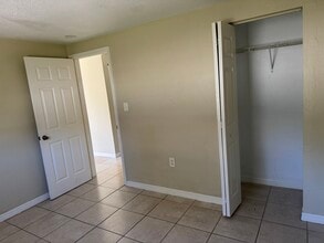 2495 Bayside St, Unit B in Naples, FL - Building Photo - Building Photo