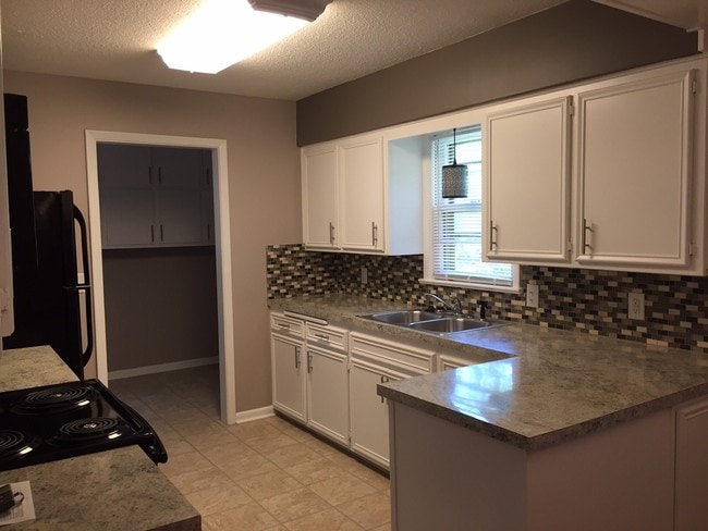 property at 2018 S Ridgewood Dr