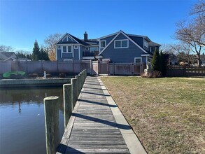 183 Tahlulah Ln in West Islip, NY - Building Photo - Building Photo