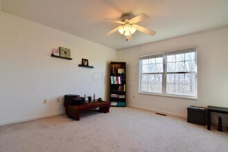 674 Spring Valley Dr in Lewis Center, OH - Building Photo - Building Photo