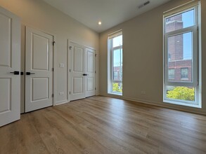 4177 W Belmont Ave, Unit 101 in Chicago, IL - Building Photo - Building Photo