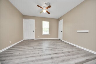 17111 River Rd in Channelview, TX - Building Photo - Building Photo