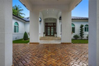 7780 SW 110th St in Pinecrest, FL - Building Photo - Building Photo