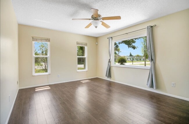 137 Peppertree Dr in Orlando, FL - Building Photo - Building Photo