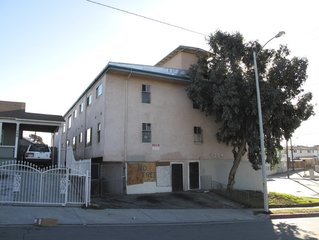 11254 Berendo Ave in Los Angeles, CA - Building Photo - Building Photo