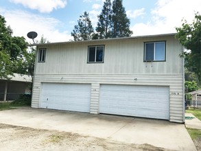 336 1st Ave in Gold Hill, OR - Foto de edificio - Building Photo