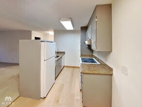 360 Vernon St, Unit 205 in Oakland, CA - Building Photo - Building Photo