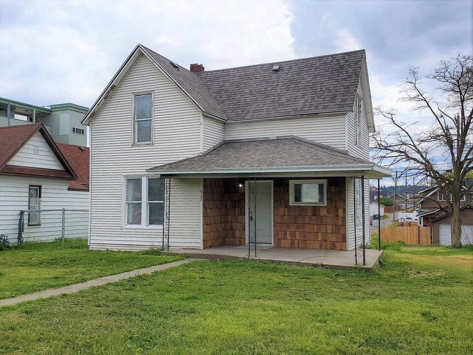 627 W Spofford Ave in Spokane, WA - Foto de edificio