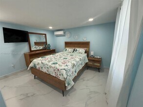 11525 SW 47th Terrace in Miami, FL - Foto de edificio - Building Photo