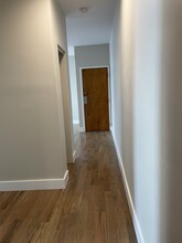 527 E Main St, Unit Newly Renovated—Lrg 3Brdm in Bridgeport, CT - Building Photo - Building Photo