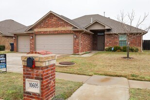 10605 NW 17th St in Yukon, OK - Building Photo