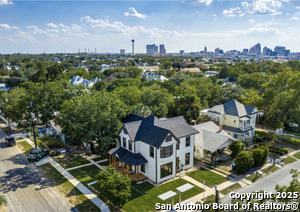 630 E Carson St in San Antonio, TX - Building Photo