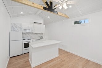 720 Pritchett Ln in Seven Points, TX - Building Photo - Building Photo