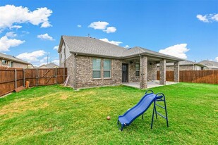 9337 Flying Eagle Ln in Fort Worth, TX - Building Photo - Building Photo