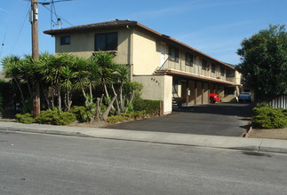 4261 Davis St in Santa Clara, CA - Foto de edificio - Building Photo