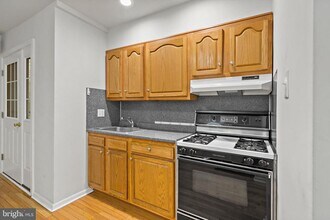 1117 W Moyamensing Ave in Philadelphia, PA - Building Photo - Building Photo