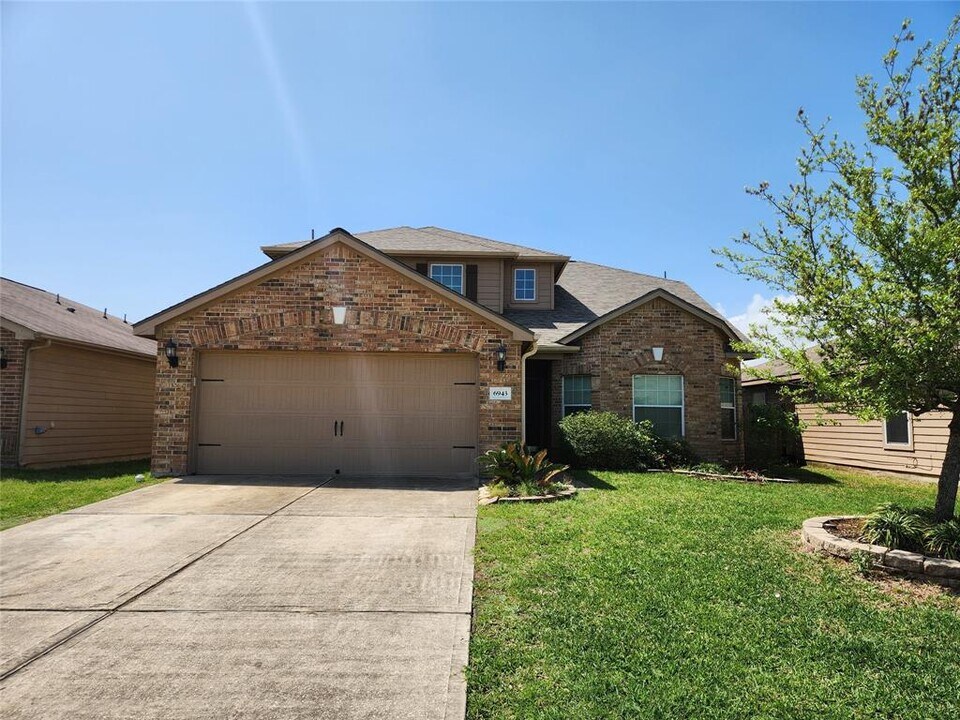 6943 Musclewood Rd in Baytown, TX - Building Photo