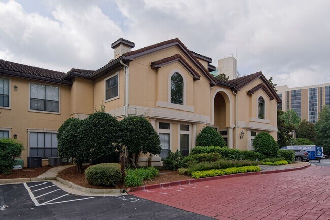 3777 Peachtree Rd in Brookhaven, GA - Building Photo - Building Photo