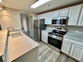 2028 Drake Court Walk in Omaha, NE - Building Photo - Building Photo